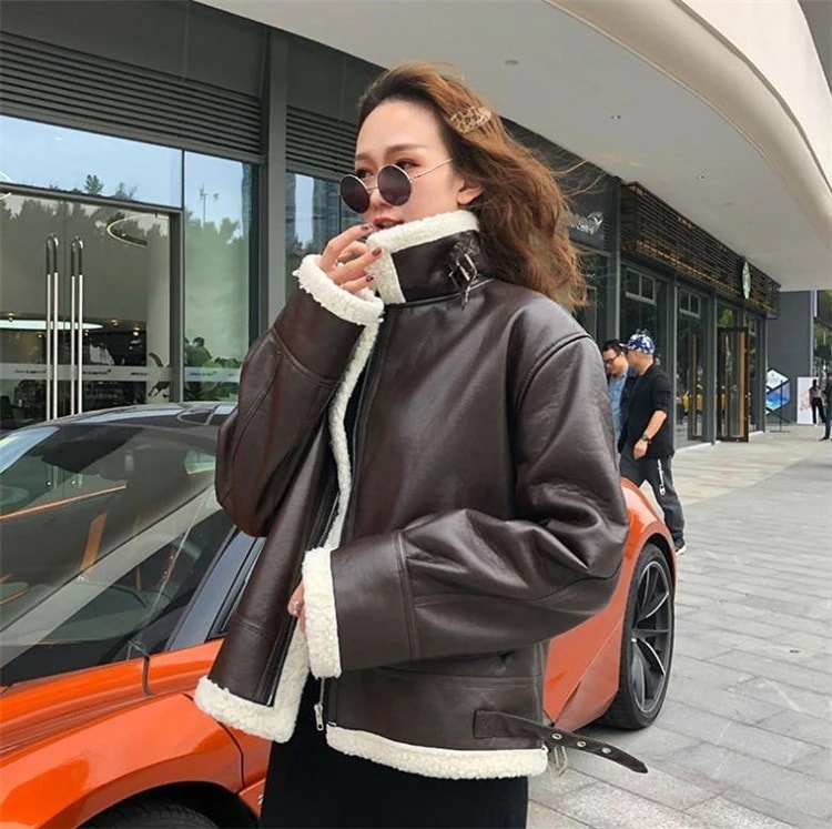 今から買い足すならこの１枚 韓国ファッション ラムヘアー 短いスタイル ファーワン ジャケット コート トレンド オートバイの服 大人気 ゆったりする レトロ デザインセンス レザー 厚手
