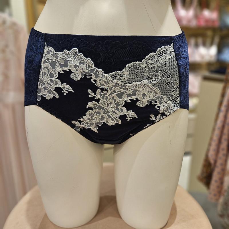 WBRC261フローラル刺繍ブラセット 深めの股上 ガードル型 ノーライン ヘムショーツ[WPTC261C]