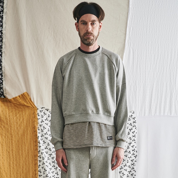 [送料無料]スミスアもーデーリーマカロンクロップスウェットシャツ灰色の