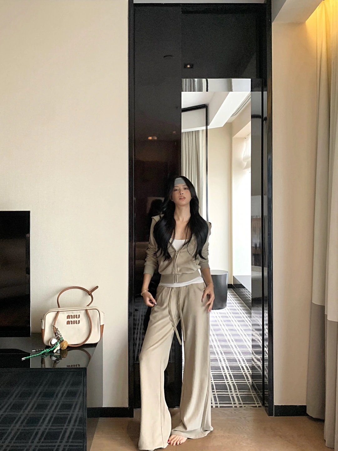 2025秋冬 韓国風 フード付き ショート丈 長袖 アウター×パンツかわいいレディース タイトセットパーカーフーディーブルサイズトップスカジュアルファッション系袖アップシルエット