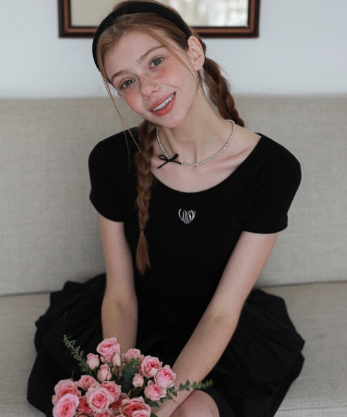 LOSSYROW フィットタイプ Uネックショートスリーブブラック