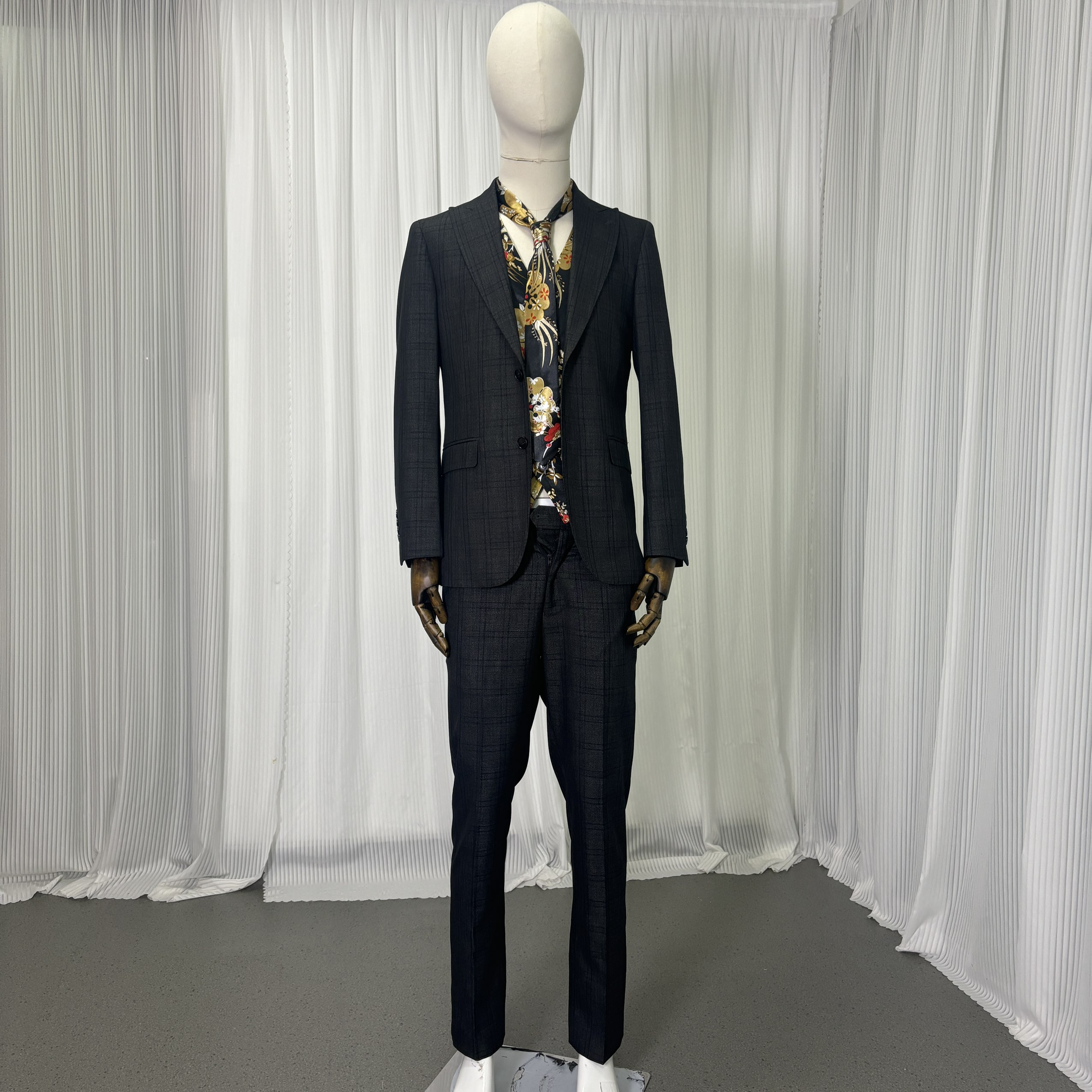 ブラック タキシード ジャケット ベスト パンツの3点セット ネックタイ 新郎衣装