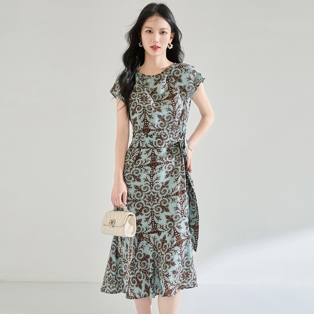 【送.料.無.料.急速発送】花柄プリントでウエストを収めたユニークなロングスカートワンピース