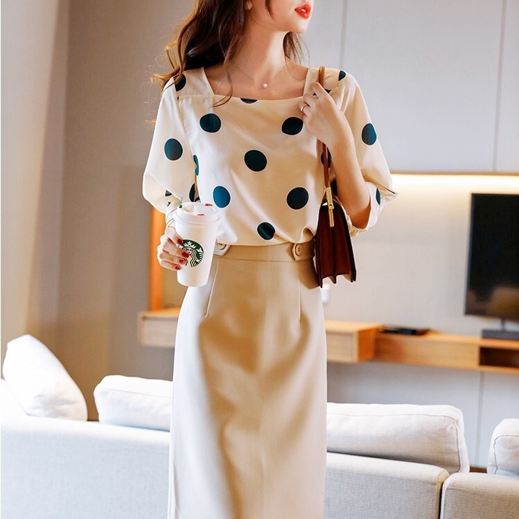 トップス ブラウス ドレープ 7分袖 スクエアネック カットデザイン ストレート フリル ドット柄 かわいい 大人可愛い きれいめ シンプル カジュアル 大人 上品 おしゃれ お洒落 大人女子
