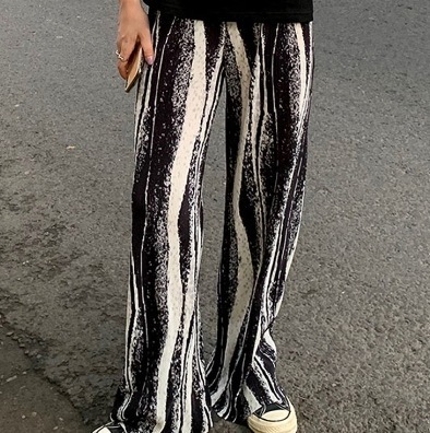 ボトムス ストレートパンツ ロング丈 デザイン ウエストゴム 美ライン ニュアンス エアリー リラックス かわいい 大人可愛い きれいめ シンプル カジュアル 大人 上品 おしゃれ お洒落 大人可愛い