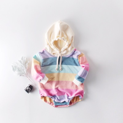 2019秋の新商品は男女の赤ちゃんの虹の長袖の服と帽子の連体の服が赤ちゃんの韓版の哈衣を登ります