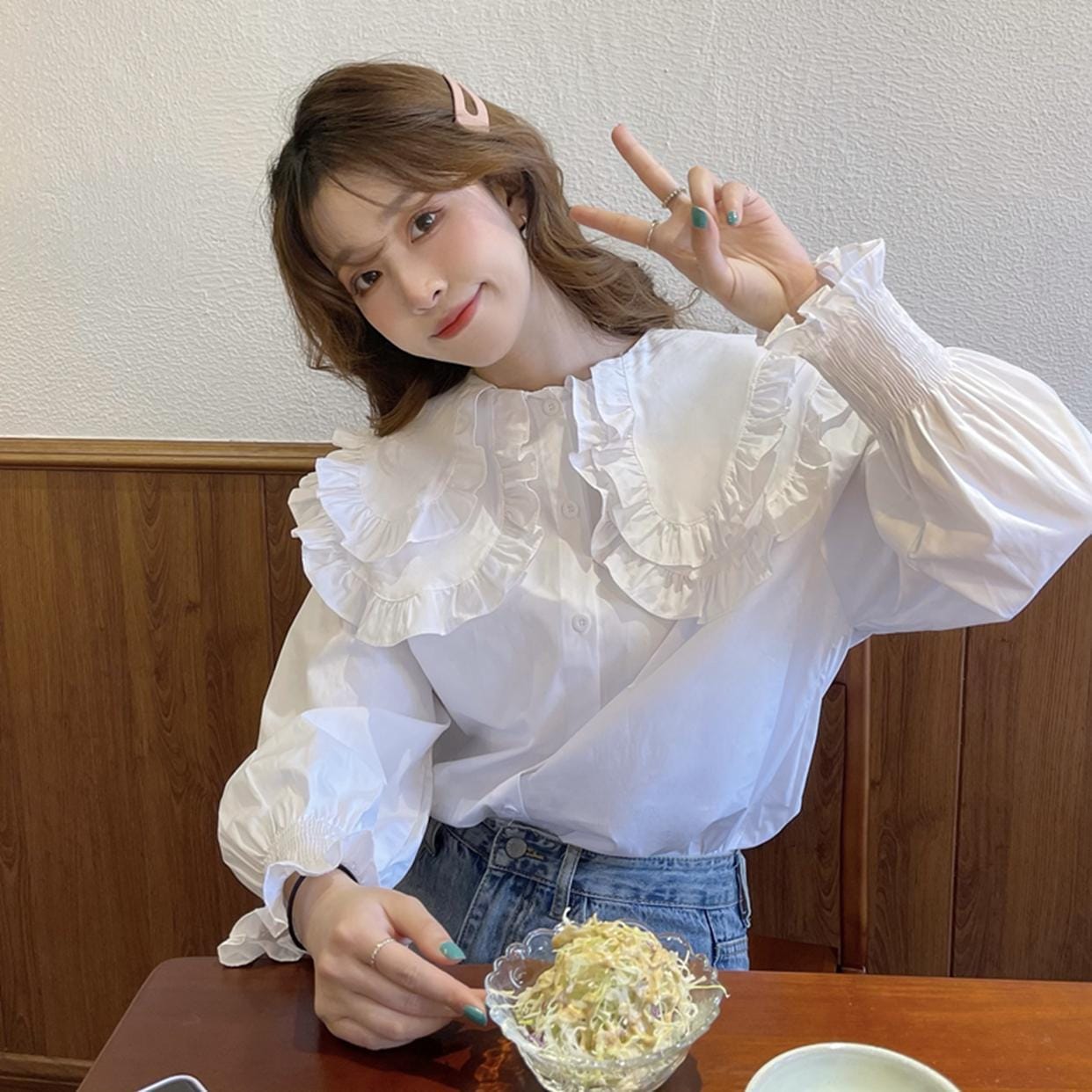 ブラウス レディース トップス シャツ 袖あり 長袖 襟付き フリル 前開き かわいい レトロ ラブリー デート 袖ギャザー入り ブルー ホワイト ガーリー トレンド 女子会 お出かけ イベント 5,560円