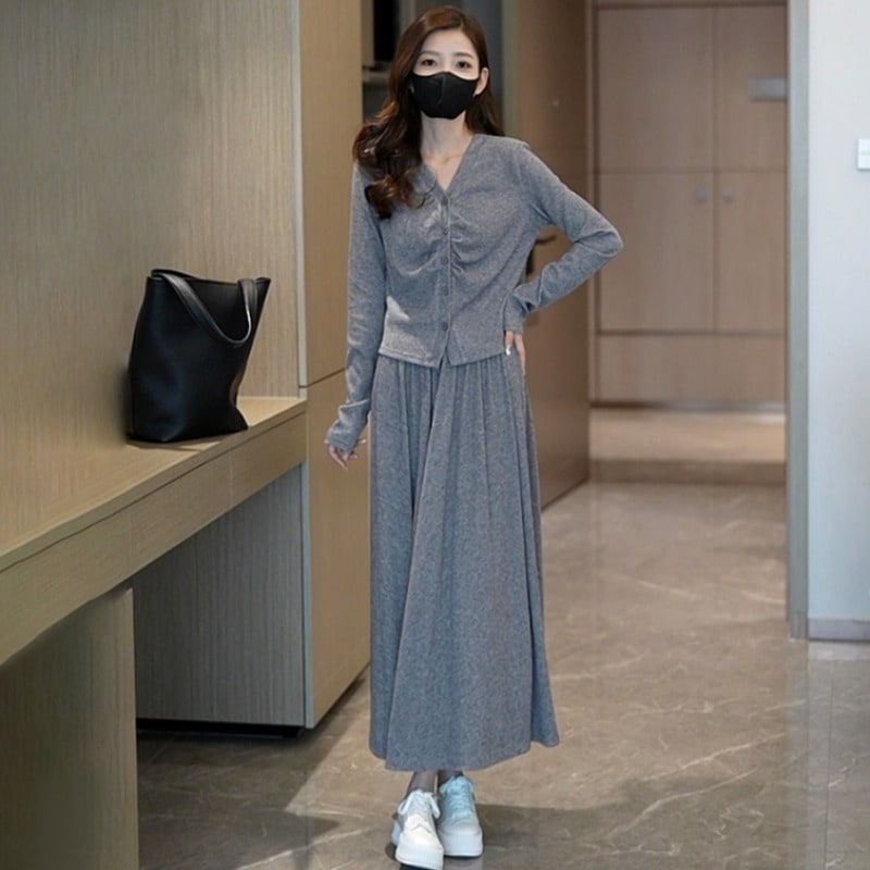 ガードルはスカートを着て女性の春秋は洋気減齢の美しい気質のカジュアルな塩系の軽熟の2つのセットを着ています