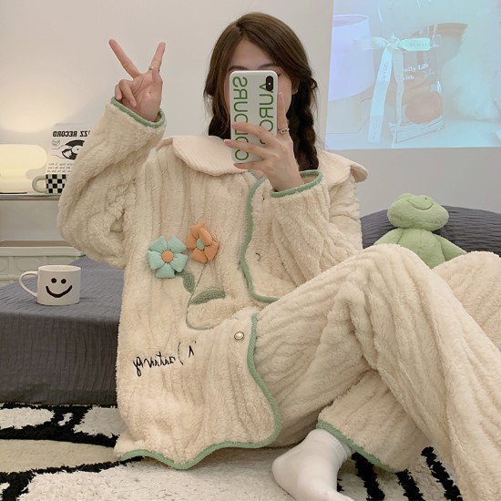 ルームウェア レディース パジャマ 上下セット 2点セット 襟あり 前開き フロントボタン フラワーモチーフ 花 可愛い リラックス ビッグカラー ウエストゴム 厚手 冬 暖かい おうち服