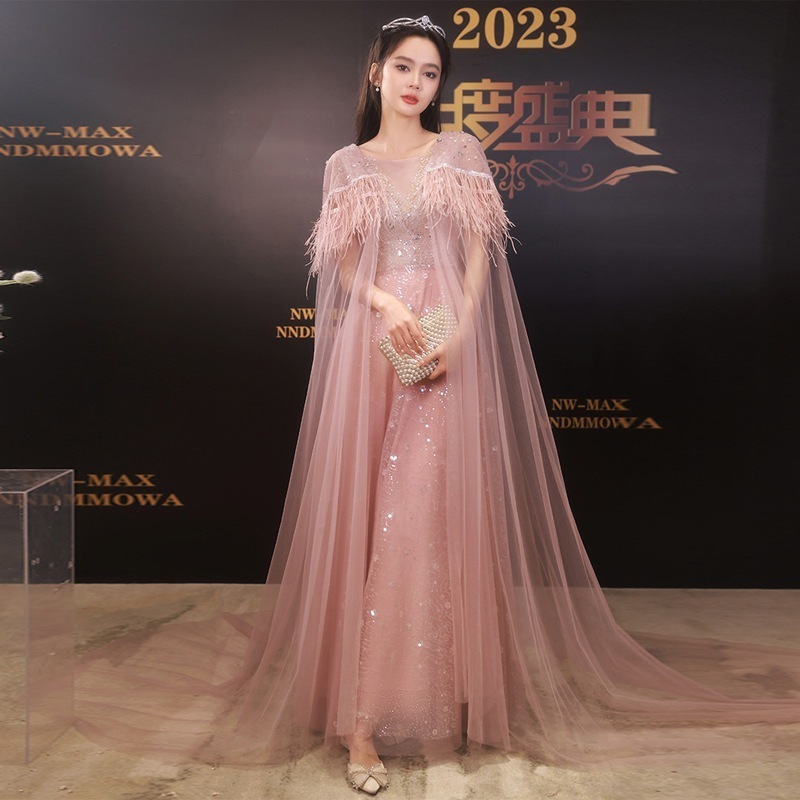 ピンクのイブニングドレス女性2024宴会気質ホスト芸術テストパフォーマンス感