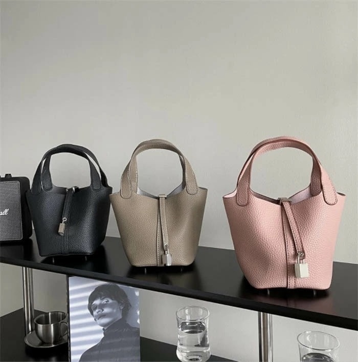 【2025新作】ハンドバッグ 手提げバッグ レディース 2WAY ショルダーバッグ フェイクレザー キューブバッグ トートバッグ おしゃれ ミニトート 春 夏 秋 冬 通勤