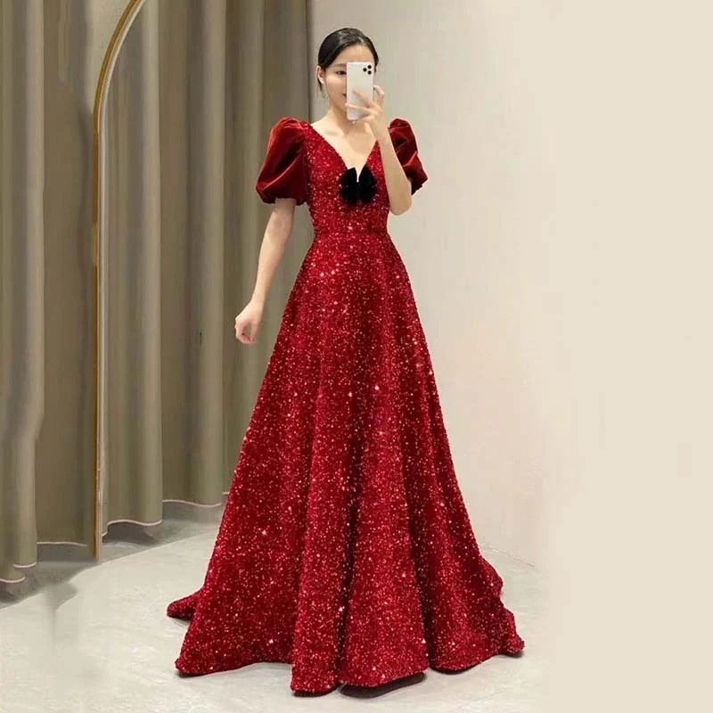 レッドベルベットスパンコールブライダルトーストドレス2024高貴でスリムなランナウェイプリンセスドレスホームエンゲージメントディナー
