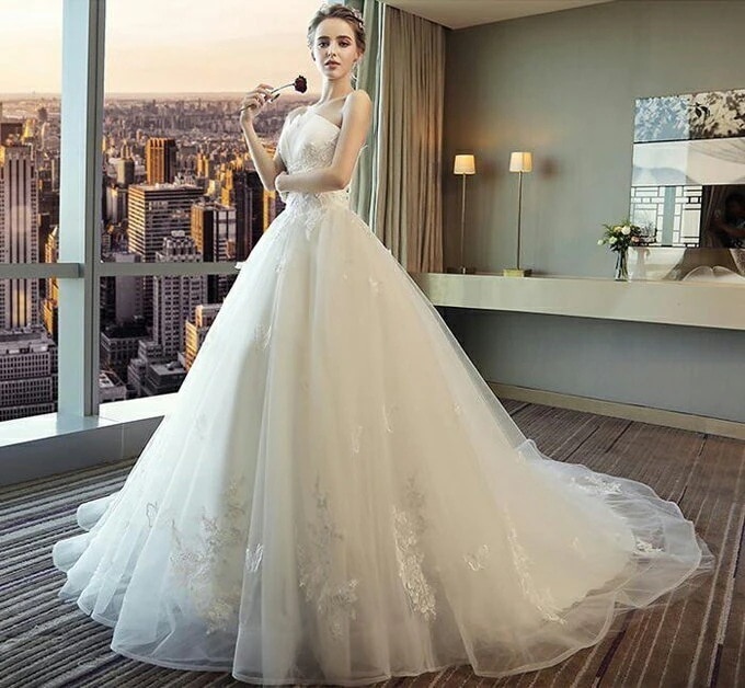 ウェディングドレスビスチェタイプウエディングドレス床付きタイプトレーンタイプ２タイプAライン編み上げタイプ前撮り後撮り披露宴結婚式海外挙式ドレス