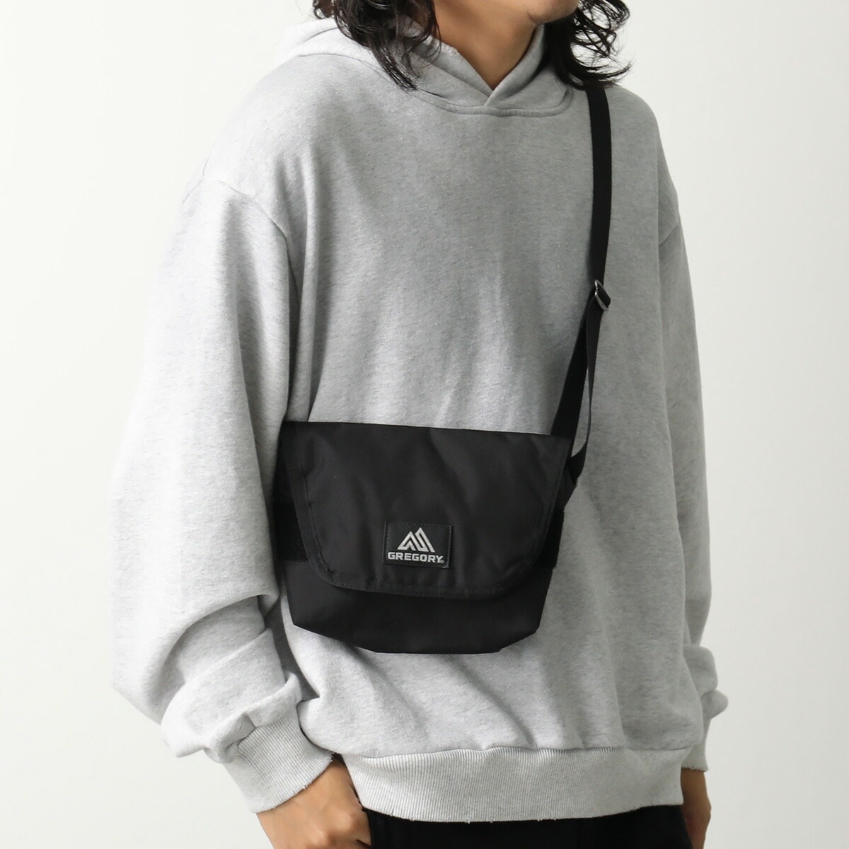GREGORY グレゴリー ショルダーバッグ TEENY MESSENGER ティーニー メッセンジャー 110148 1041 メンズ ポシェット ナイロン 4L ロゴ 鞄 BLACK