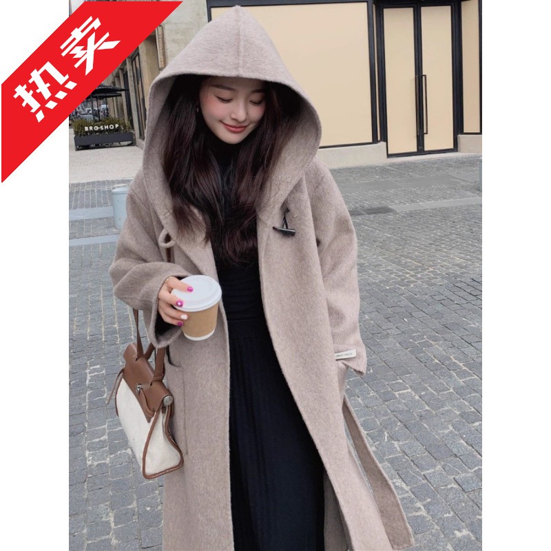 オフシーズンの秋冬新作ダブルフェイスカシミアコートレディースロングフード付きオックスホーンボタンケープウールコート 5,906円