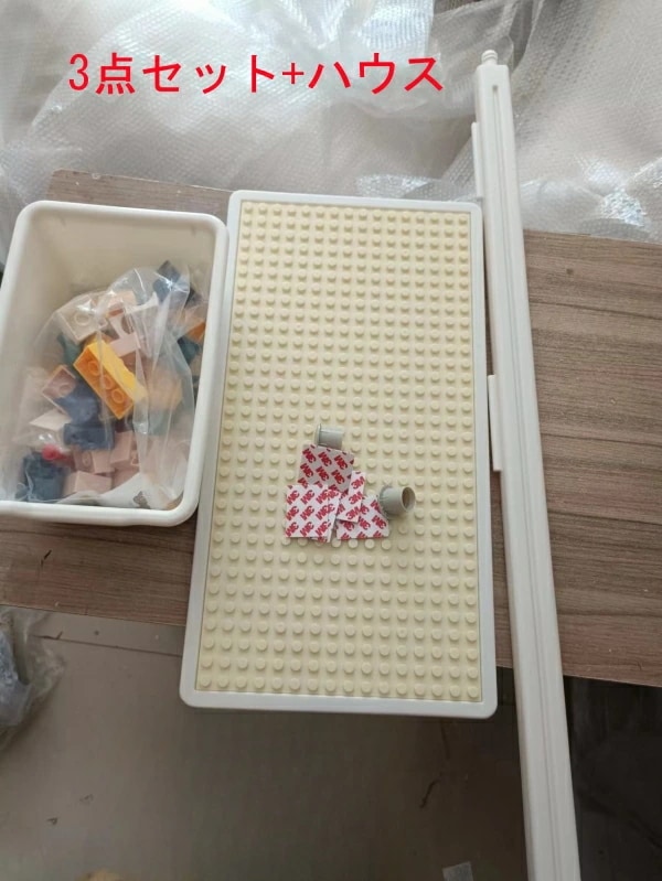 プラスチック　アクセサリー　テーブルと収納カゴ