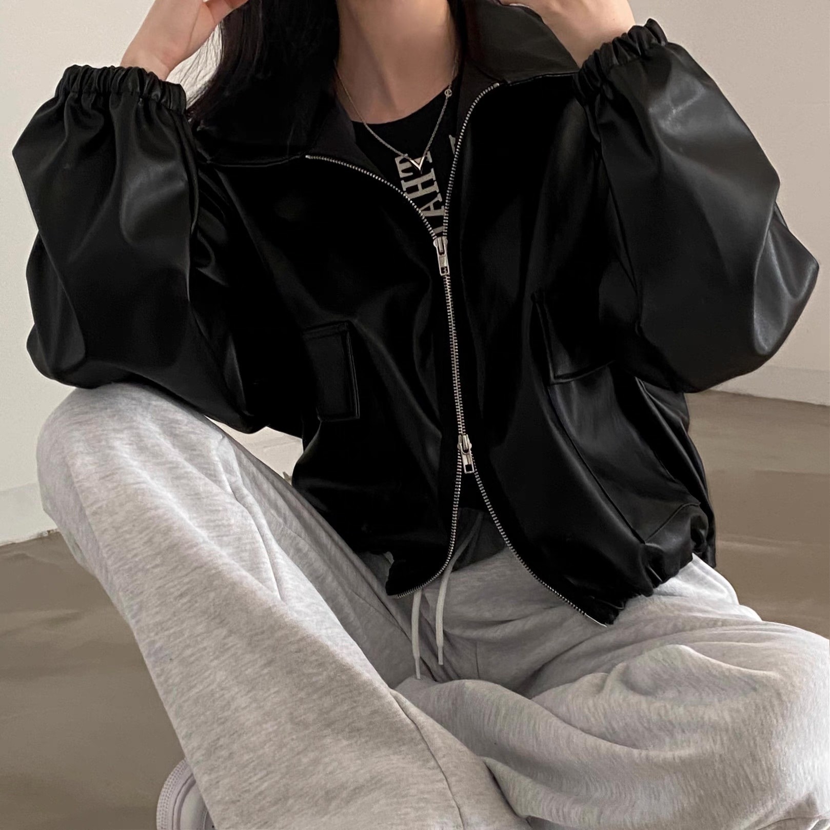 ダブルジッパーレザージャケット フェイクレザー ジャケット 黒 ブラック 白 ホワイト カーキ 緑 グリーン 韓国 オルチャン レディース 高見えジャケット 長袖ジャケット 長袖 ジャケット