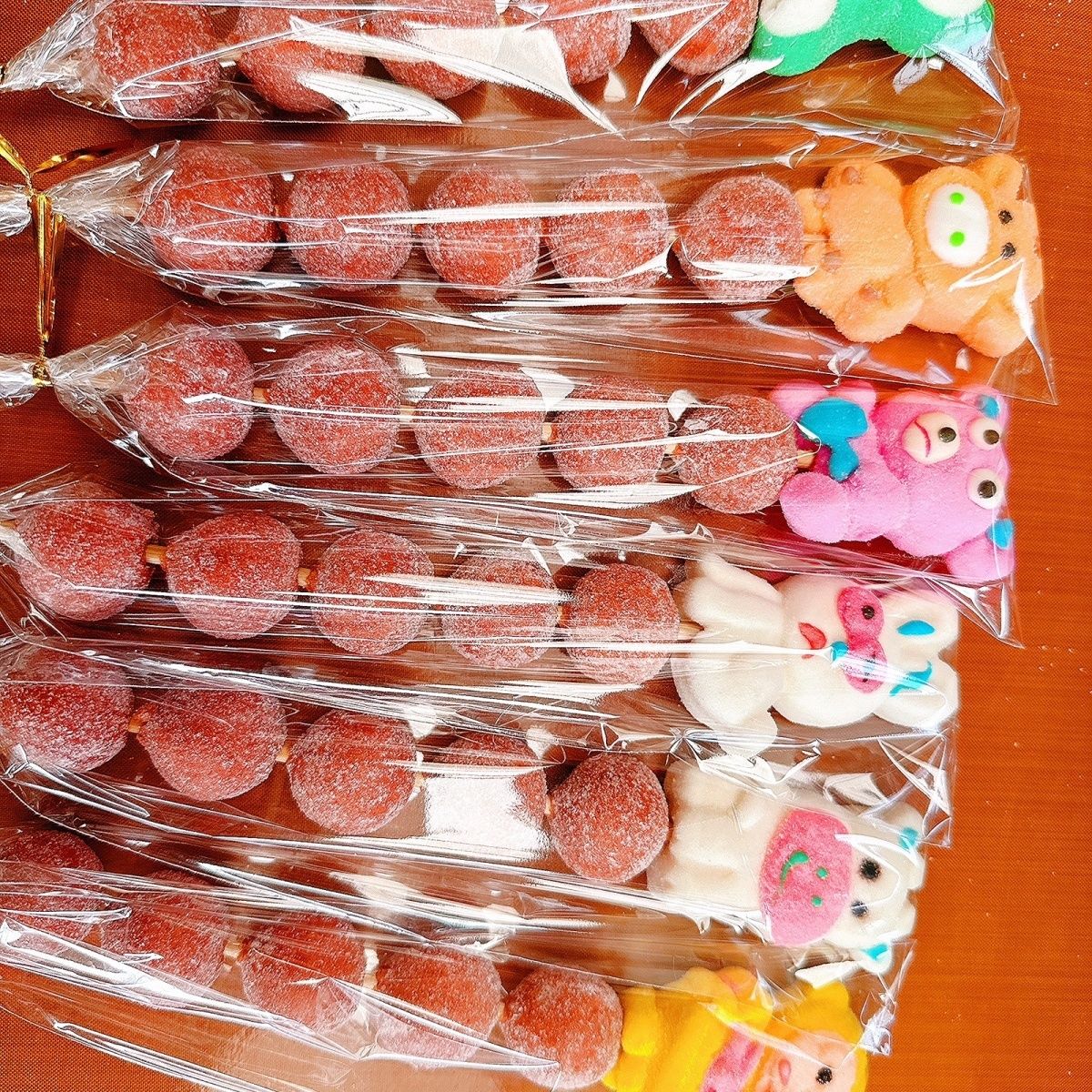 漫画サンザシボールひょうたん付き大きな串サイズ 35 Cm の新鮮なサンザシボール 誕生日プレゼント こどもの日のプレゼント