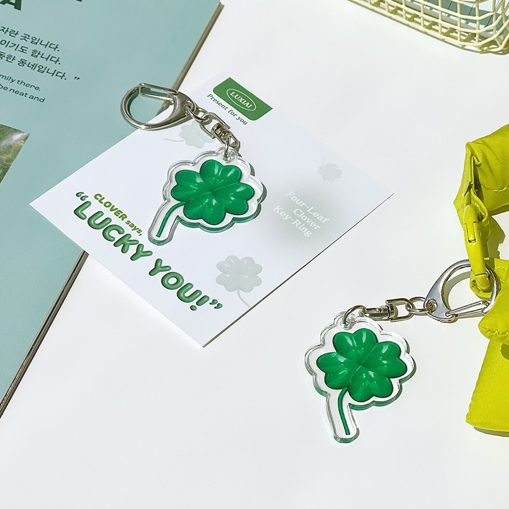 韓国 ルシアイグロッシ四葉クローバーアクリルキーリング