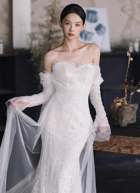 ウェディングドレス ベアトップ ふわふわ袖 贅沢な小花総レース 優雅なシルエット 結婚式 前撮り