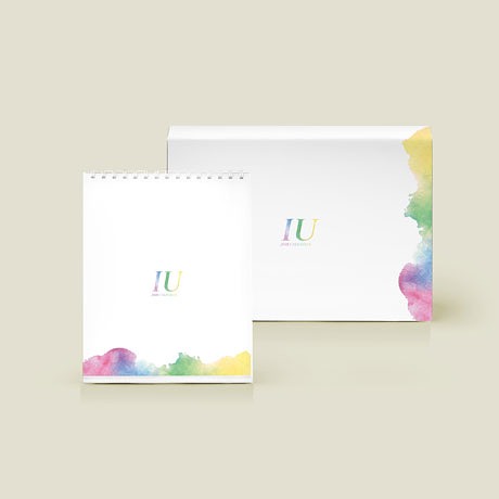 IU　アイユー 2018　シーズングリーティング　シーグリ カレンダー SEASONS GREETINGS 新品