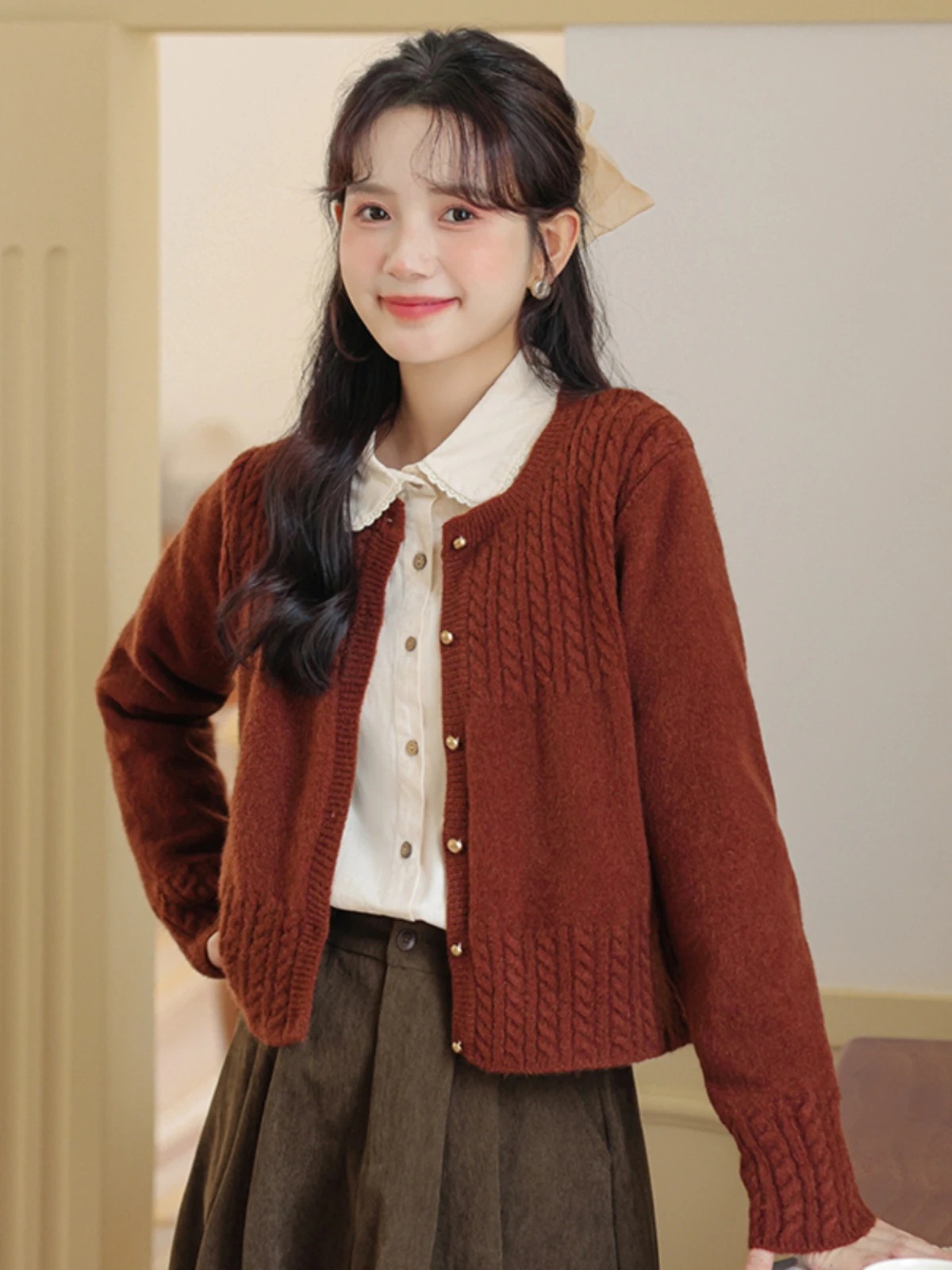 日本の赤いカーディガンのジャンパージャケットの女性の秋と冬2024新しい小さなクリスマス新年のニットトップス