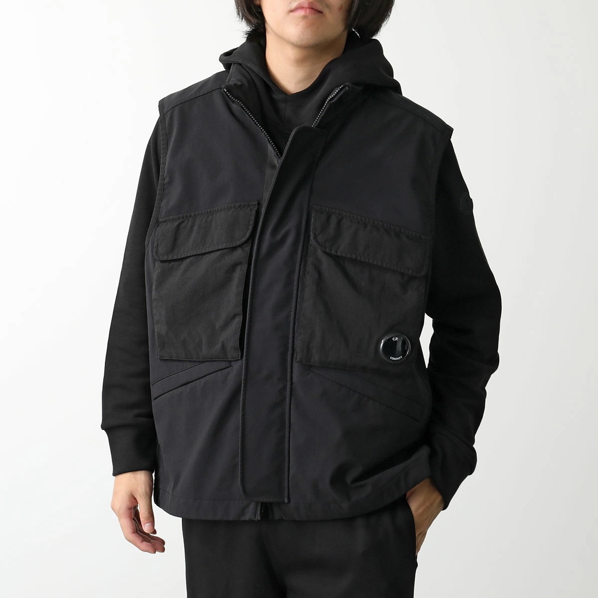 C.P.COMPANY シーピーカンパニー ベスト GD SHELL 17CMOW106A 006364M メンズ ナイロン スタンドカラー ロゴレンズ ジレ 999