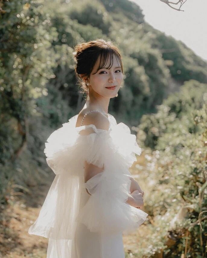 実例写真！人気上昇！2ways ウェディングドレス パール紐キャミソール+ソフトチュールボレロ ビーズ クレープ生地 前撮り　ウエディングフォト