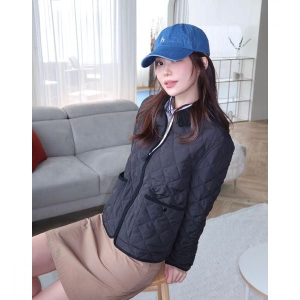 [25SS] ジップアップショートキルティングジャンパーブラック HSJU5A103BK