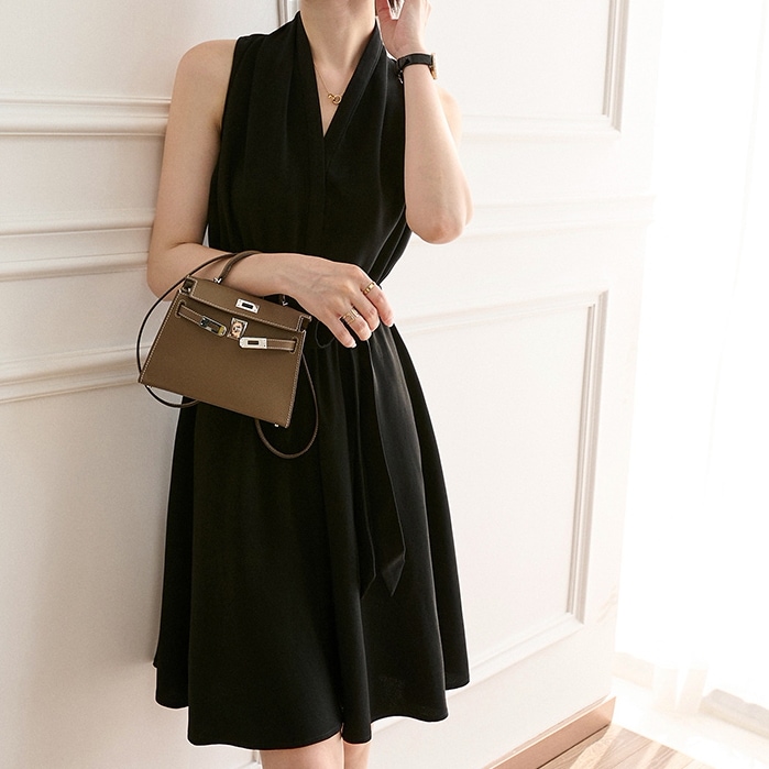 ワンピース ワンピドレス 膝丈 ひざ丈 膝上 膝下 ノースリーブ Vネック セミフレア Aライン ウエストマーク ウエストリボン 大人可愛い きれいめ 大人 上品 おしゃれ 大人女子 モード系