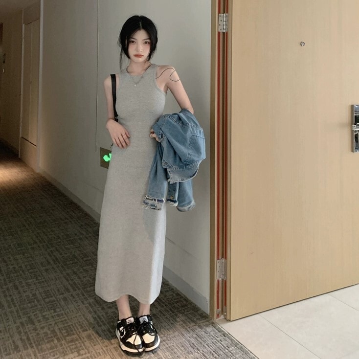 ワンピース 膝下 ロング丈 袖なし ノースリーブ ラウンドネック スリム タイト 細身 ストレート Iライン 薄手 大人可愛い シンプル カジュアル 大人 おしゃれ お洒落 かっこいい エキゾチック