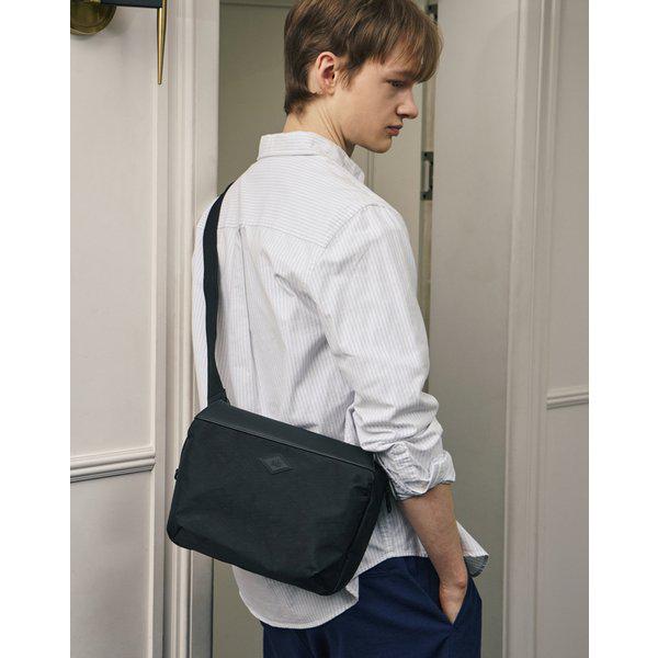 [25FW] [人気急上昇][盗難防止][旅行][SAFE AWAY] ブラック盗難防止機能クロスバッグ DBBA5F852BK