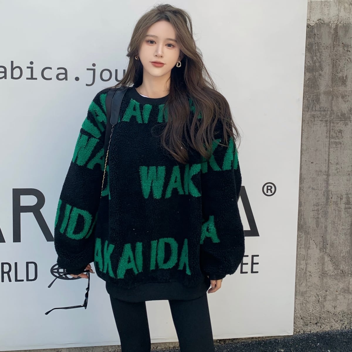 トップス セーター トレーナー プリント 長袖 もこもこ ラウンドネック 厚手 モコモコ 英字