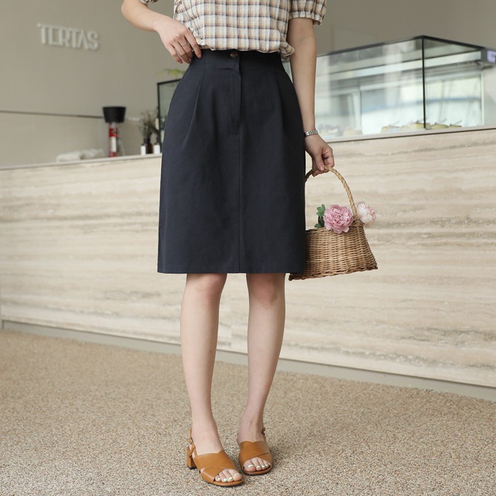 [韓国ファッション] 後ろウエストゴム バックスリット入り タックミディスカート