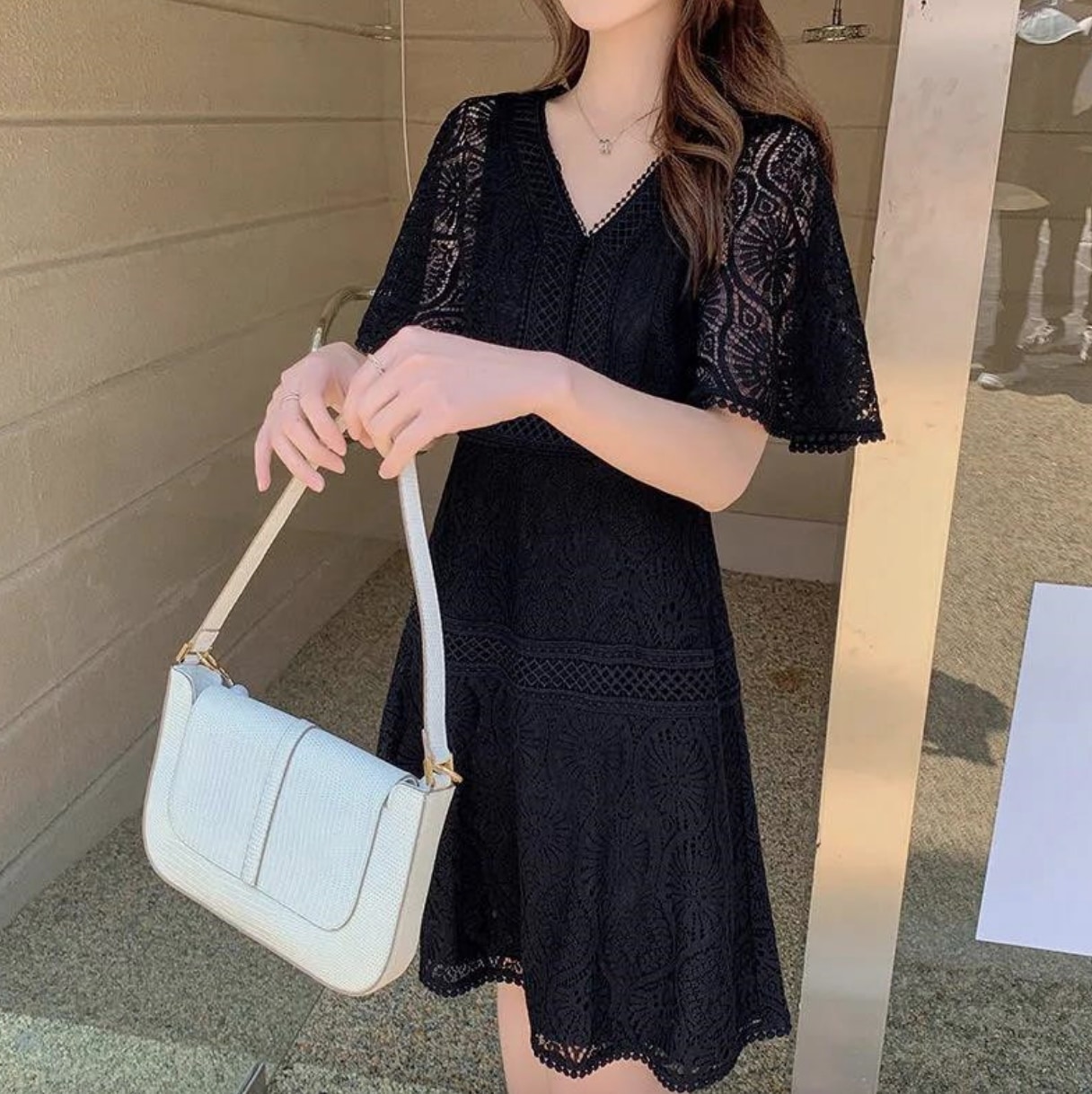 ワンピース デート フレアワンピース ショート ショート丈 袖あり 半袖 Vネック かわいい 大人可愛い きれいめ シンプル カジュアル 大人 上品 おしゃれ お洒落 主役級 存在感 夏 10代