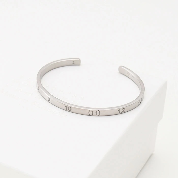 アクセサリー ナンバリングカフブレスレット SI8UY0002 SV0129 レディース ユニセックス シルバー 925製 ナンバリングロゴ