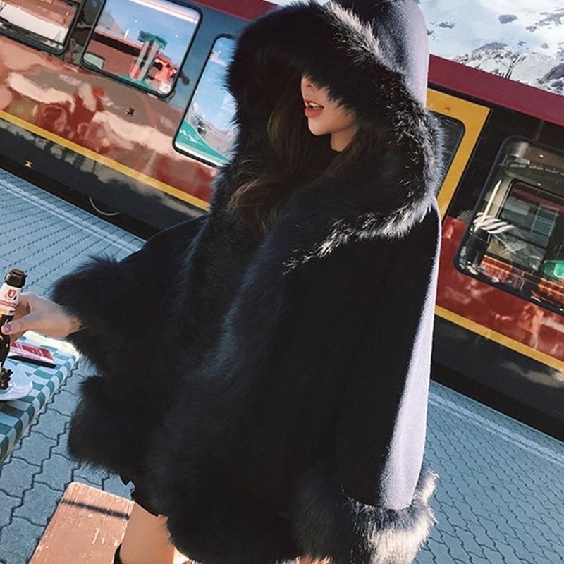 アウター レディース ケープコート S M L 韓国 ブラック ふわふわ フェイクファー フード付き ケープ 長袖 無地 Aライン フレア マント風 ポンチョ風 暖かい ゆったり ルーズ 体型カバー
