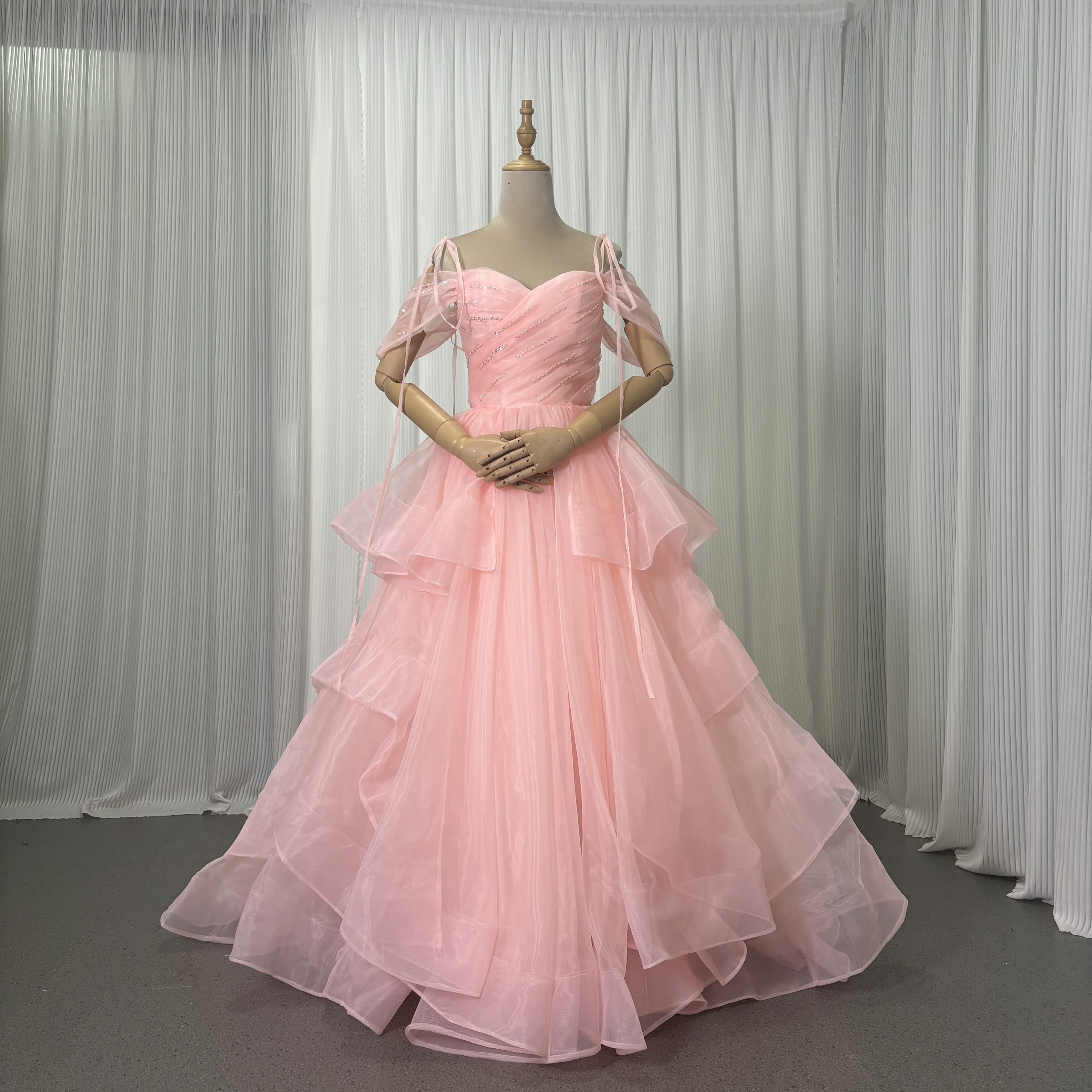 カラードレス ピンク キャミソール キラキラスパンコール ふわふわ 憧れのドレス 編み上げ 2次会/合コン