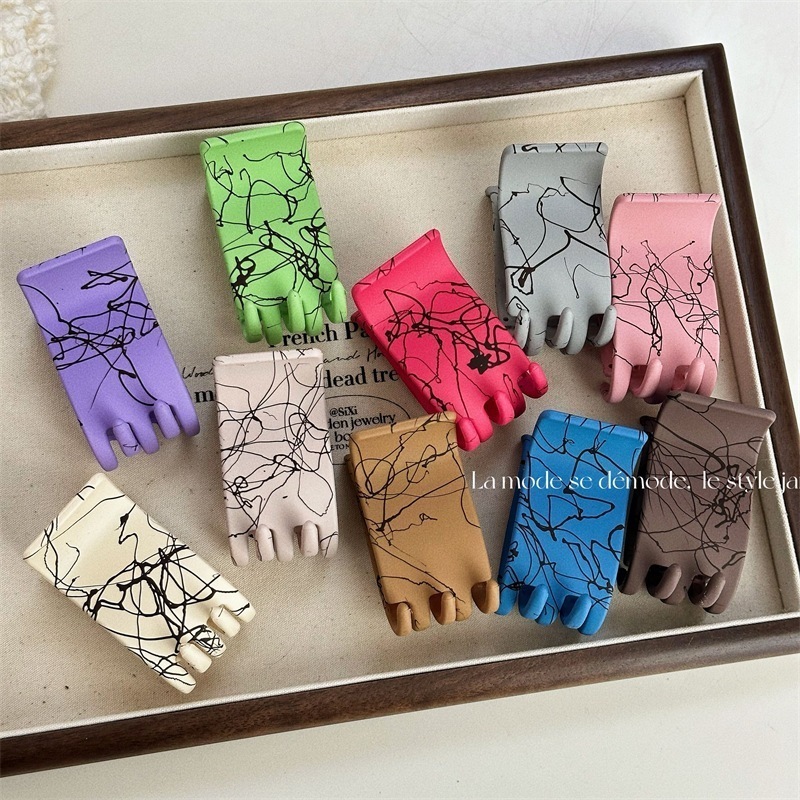 韓国デザインつや消しスプレー塗装不規則なライングリッパーハーフク髪飾りヘアシャーククカラーマッチングヘアク 4,099円