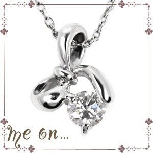 me on... プチリボンと一緒に小さな天然ダイヤモンドのガーリーなペンダント K10ホワイトゴールド WG 天然ダイヤモンドプチリボンチャームネックレス