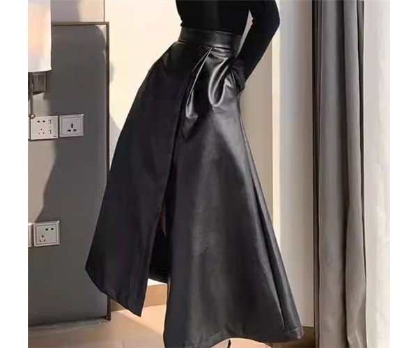 レディース スカート レザースカート ミモレ ロング フレア Aライン 裾ワイド スリット ハイウエスト 大人可愛い きれいめ シンプル カジュアル 上品 おしゃれ かっこいい こなれ感 個性的