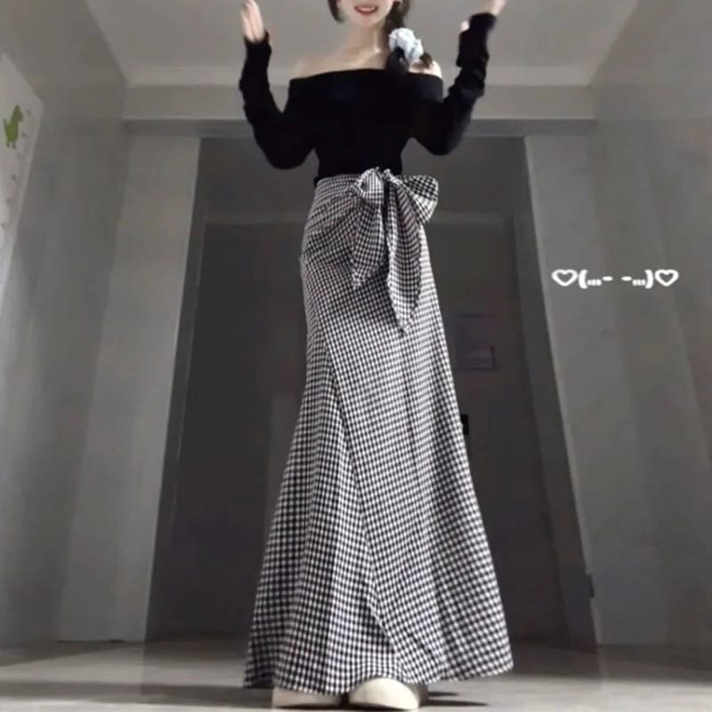 春と秋にぴったりのピュアで魅惑的なヘップバーン風ツーピースセットオフショルダーの長袖トップスとスリムフィットのスカート