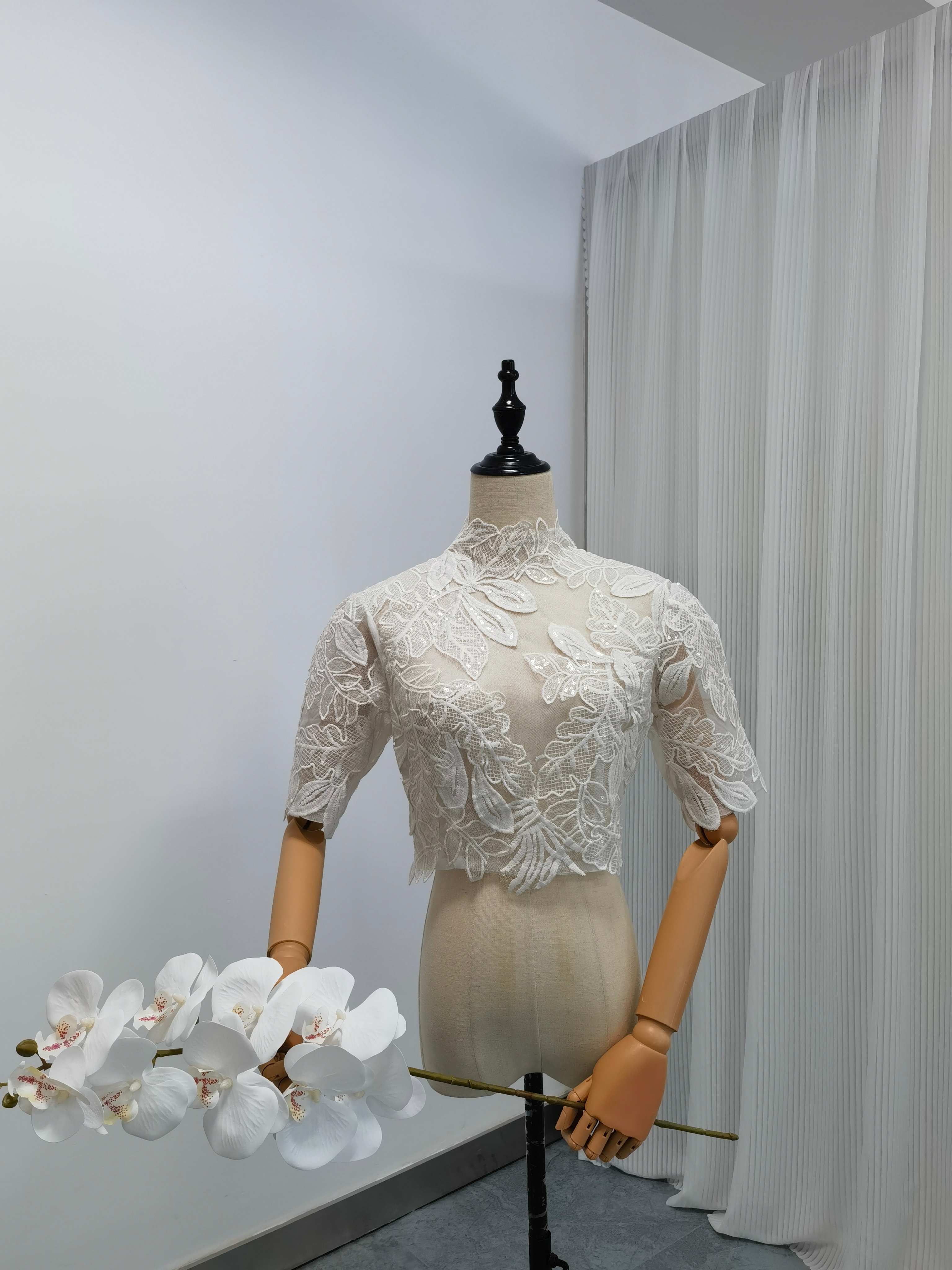 ボレロ リーフ刺繍 半袖 キラキラスパンコール 背中見せ 結婚式 デザイン感 14,243円