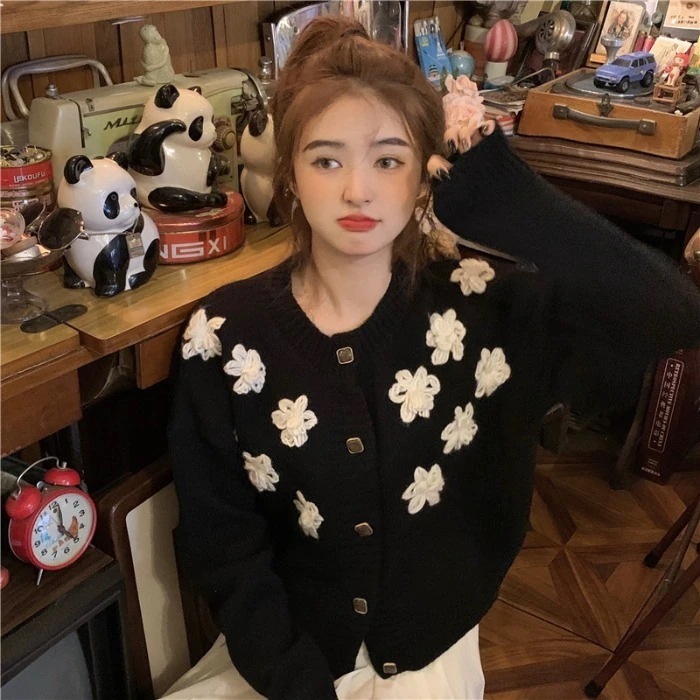 花柄 刺繍 ニットカーディガン トップス カーディガン ショート ショート丈 袖あり 長袖 ドロップショルダー 萌袖 ラウンドネック 襟なし 前開き ニット 厚手 かわいい 大人可愛い カジュアル 5,378円