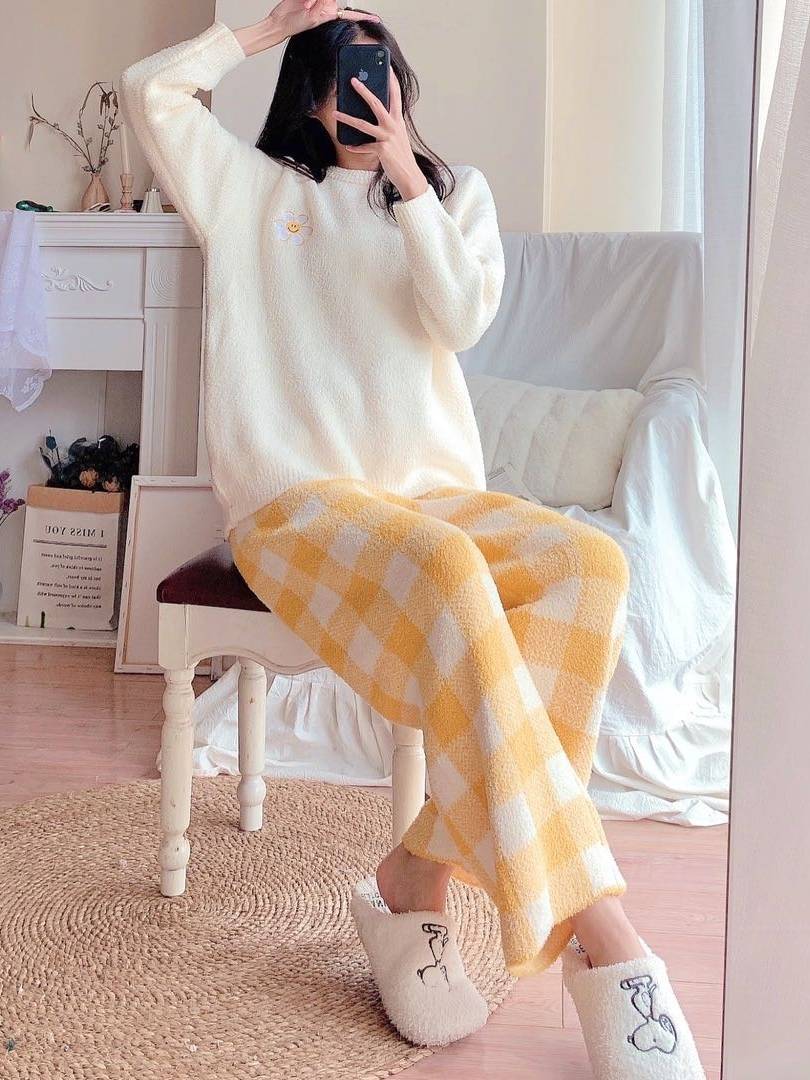 パジャマ ルームウェア 寝巻き 花柄 チェック柄 セーター パンツ トップス ボトムス 2点 上下セット ふわふわ もこもこ 厚手 暖かい 長袖 ラウンドネック ゆったり 普段使い お泊まり 旅行