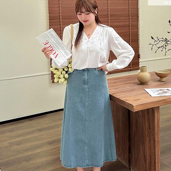 長袖 パフスリーブ ネック横にレース飾り Ｖネック フロントボタン飾り 綿混 長袖 レディース