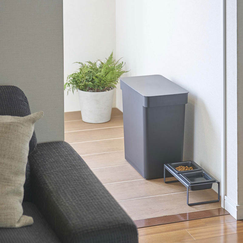 ペット用品 山崎実業 TOWER タワー 密閉ペットフードストッカー 12kg 軽量カップ付き ブラック