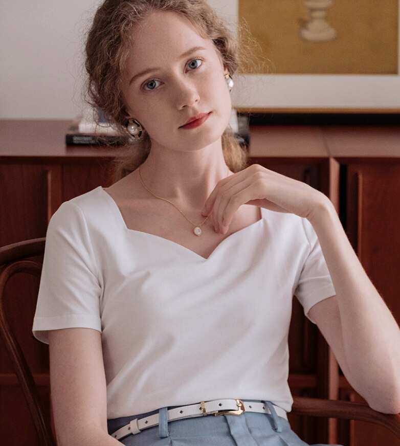 カットソー レディース 半袖 上品 かわいい 大人可愛い きれいめ シンプル カジュアル お洒落 無地 夏 ママ 学生 お出かけ 運動 楽ちん 普段着 着回し ホワイト ブラック トップス