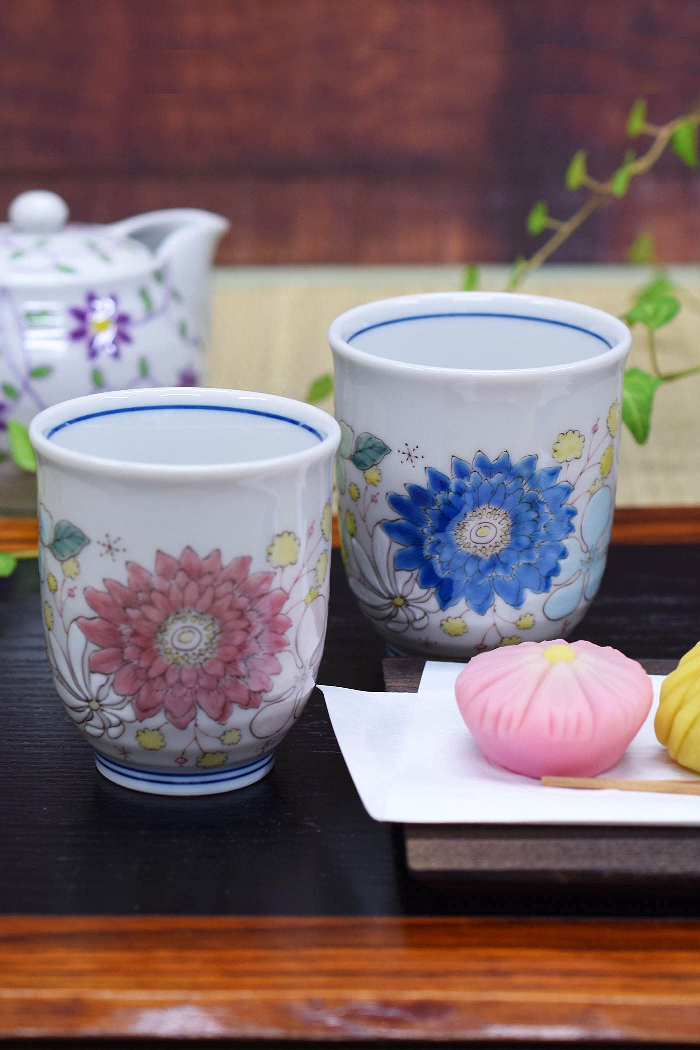 和座の蔵 おしゃれ ペア 湯呑み 九谷焼 夫婦湯呑み 花はな 陶器 ブランド 和食器 日本製 結婚記念日 還暦祝い 古希祝い 喜寿祝い 傘寿祝い 米寿祝い プレゼント ギフト