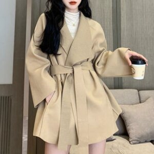 ヘップバーンスタイル 2色 アウター コート ガウン レディース 秋冬 かわいい きれいめ 個性的 暖かい ガウンコート ミモレ 長袖 ホルンスリーブ ベルスリーブ Vネック カシュクール 襟付き フ